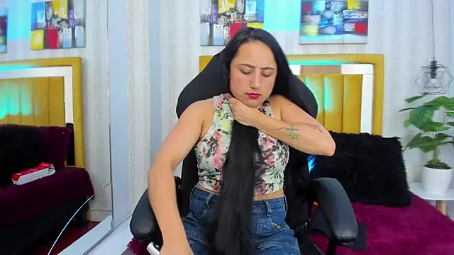 Samanta Fischer online show from 5, 12, 2025