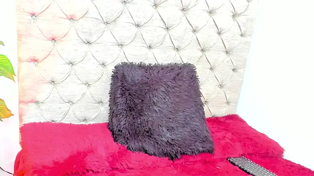 Snapshot of Samanta_Fischer chatting on 4, 11, 2025 Samanta Fischer online show from 4, 11, 2025