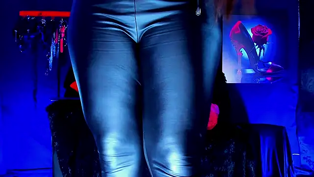 SharonnStones online show from 4, 3, 2026