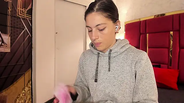 moon winy online show from 5, 11, 2025