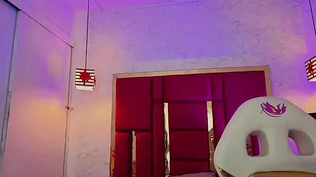 moon winy online show from 17, 4, 2026