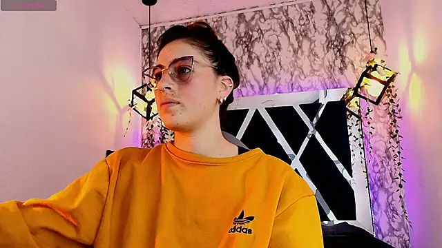 moon winy online show from 11, 5, 2026