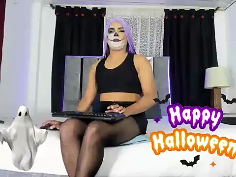 Snapshot of IvettePetit chatting on 31, 10, 2025 IvettePetit online show from 31, 10, 2025