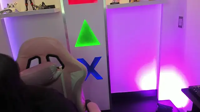 Lullaby Charade online show from 12, 11, 2025