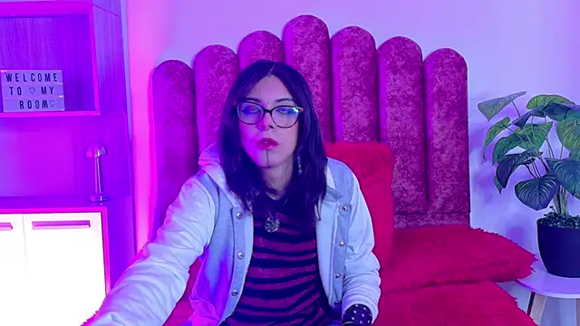 Lullaby Charade online show from 19, 11, 2025