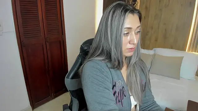 karlyy  online show from 13, 1, 2026