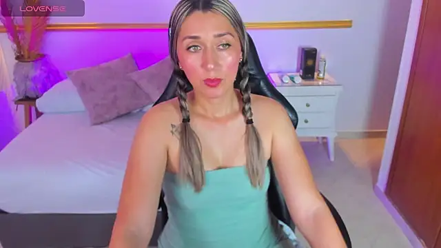 karlyy  online show from 4, 11, 2025