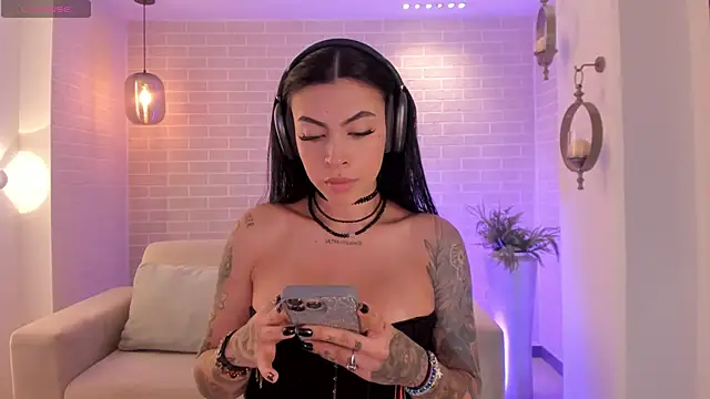 Snapshot of ChristineFord_ chatting on 2, 6, 2026 ChristineFord online show from 2, 6, 2026