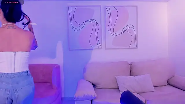 ChristineFord  online show from 5, 11, 2025