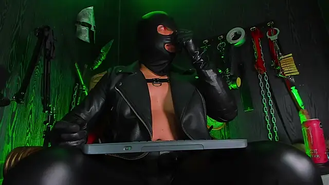 Snapshot of Master_Connor_BDSM chatting on 15, 7, 2026 Master Connor BDSM online show from 15, 7, 2026