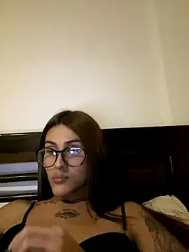 Snapshot of zoe_miss16 chatting on 17, 10, 2025 zoe miss16 online show from 17, 10, 2025