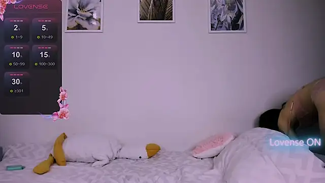 3 Cara Delfie 4 online show from 15, 11, 2025