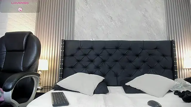 camila  bouzas online show from 20, 11, 2025