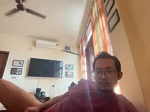 Snapshot of vikr692403 chatting on 16, 10, 2025 vikr692403 online show from 16, 10, 2025