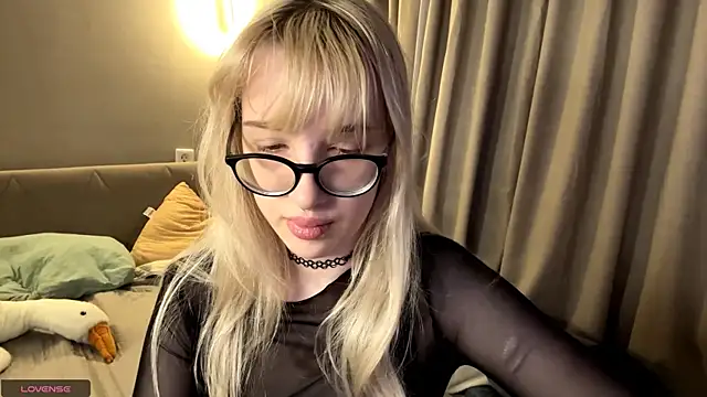 Milkmoriee online show from 17, 11, 2025