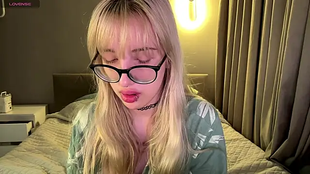 Milkmoriee online show from 21, 11, 2025