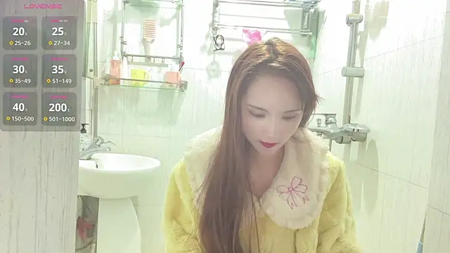 Momo-999 online show from 25, 10, 2025