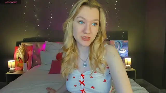 LinaRayy online show from 6, 11, 2025