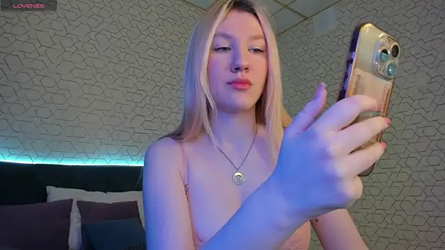 LinaRayy online show from 14, 5, 2026