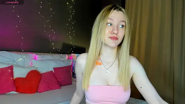 LinaRayy online show from 15, 11, 2025