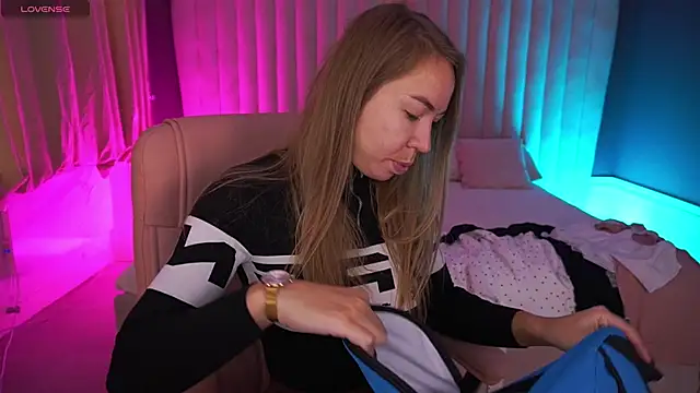 VixenMuse online show from 28, 10, 2025