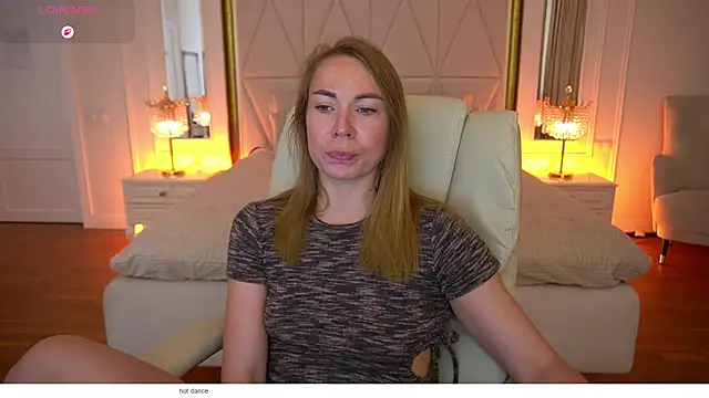 Snapshot of VixenMuse chatting on 4, 6, 2026 VixenMuse online show from 4, 6, 2026
