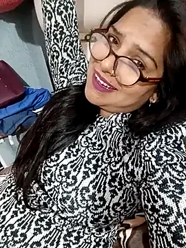 Snapshot of Vanshika1432 chatting on 17, 11, 2025 Vanshika1432 online show from 17, 11, 2025