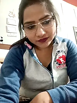 Vanshika1432 online show from 3, 12, 2025