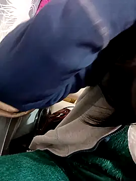 Vanshika1432 online show from 4, 12, 2025