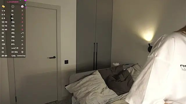 BrynnHolverson online show from 28, 11, 2025