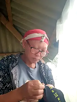 Snapshot of nui-show chatting on 8, 11, 2025 nui-show online show from 8, 11, 2025