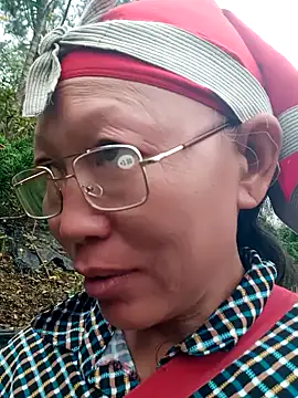 Snapshot of nui-show chatting on 27, 10, 2025 nui-show online show from 27, 10, 2025