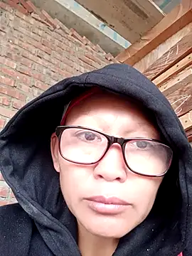 Snapshot of nui-show chatting on 13, 11, 2025 nui-show online show from 13, 11, 2025