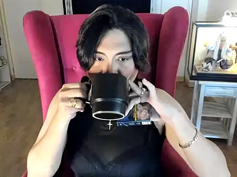 GoldenTs69 online show from 7, 11, 2025