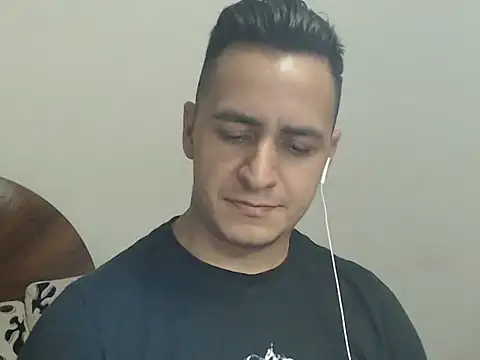 Snapshot of DarkTheKing chatting on 3, 11, 2025 DarkTheKing online show from 3, 11, 2025