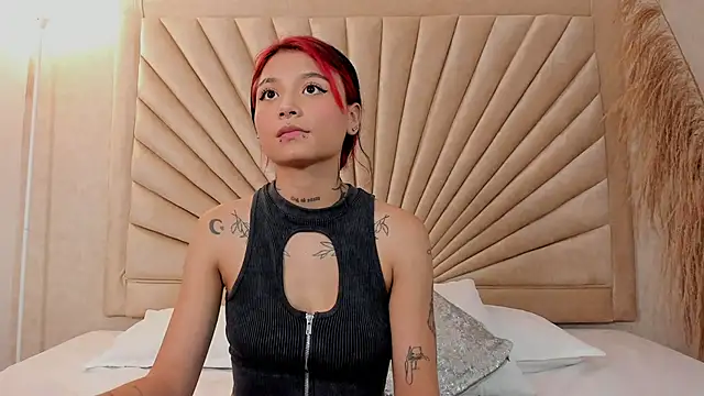 Snapshot of Emma_duff chatting on 19, 11, 2025 Emma duff online show from 19, 11, 2025