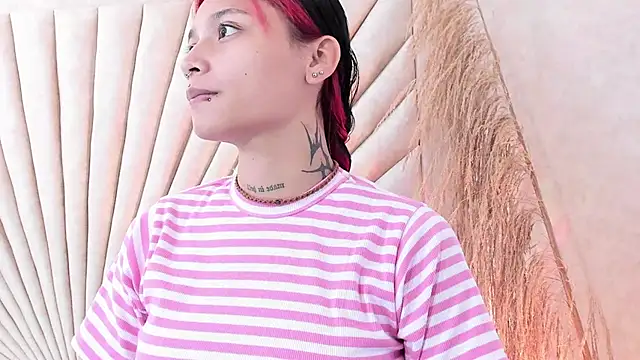 Snapshot of Emma_duff chatting on 29, 10, 2025 Emma duff online show from 29, 10, 2025