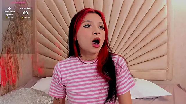 Snapshot of Emma_duff chatting on 26, 11, 2025 Emma duff online show from 26, 11, 2025