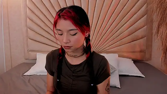 Snapshot of Emma_duff chatting on 21, 11, 2025 Emma duff online show from 21, 11, 2025