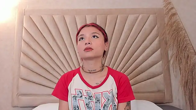 Snapshot of Emma_duff chatting on 4, 11, 2025 Emma duff online show from 4, 11, 2025