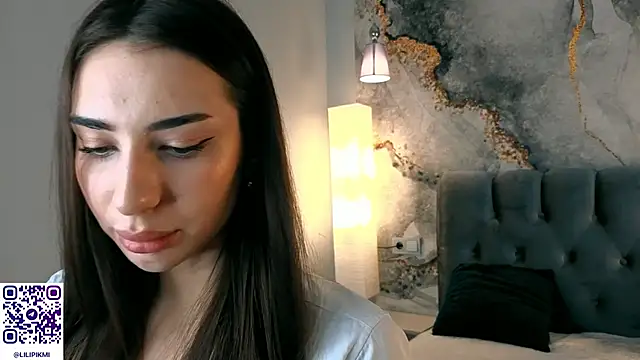 Chloewilldd online show from 4, 11, 2025