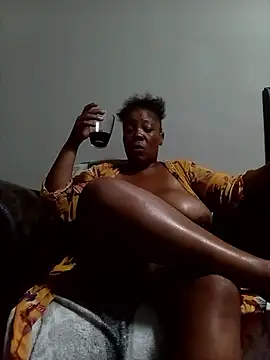 boobsqueenxo online show from 17, 2, 2026