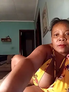 boobsqueenxo online show from 5, 2, 2026