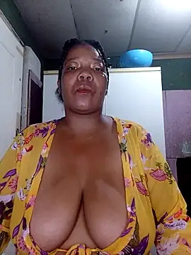 boobsqueenxo online show from 6, 11, 2025
