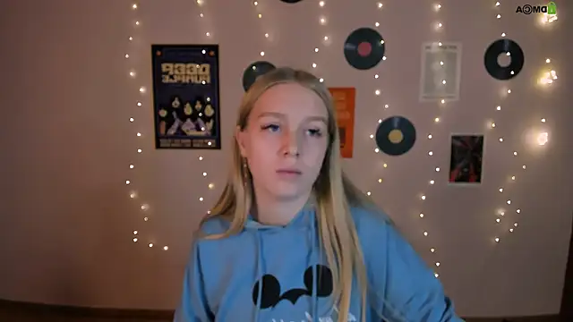 Snapshot of megan_cold chatting on 8, 11, 2025 megan cold online show from 8, 11, 2025