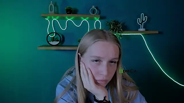 Snapshot of megan_cold chatting on 4, 11, 2025 megan cold online show from 4, 11, 2025