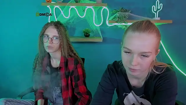 Snapshot of megan_cold chatting on 30, 10, 2025 megan cold online show from 30, 10, 2025