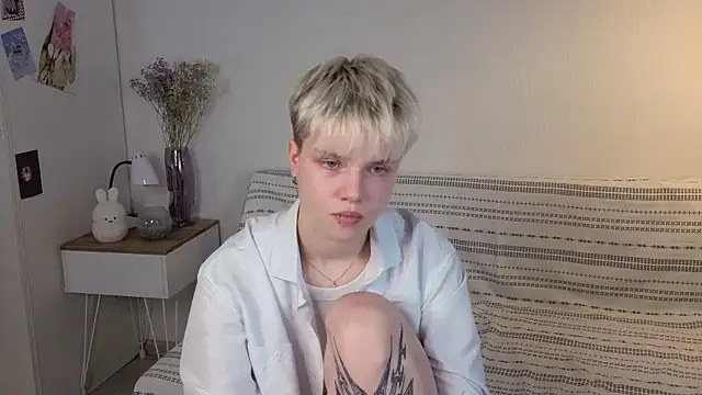 Snapshot of puffimini chatting on 17, 10, 2025 puffimini online show from 17, 10, 2025