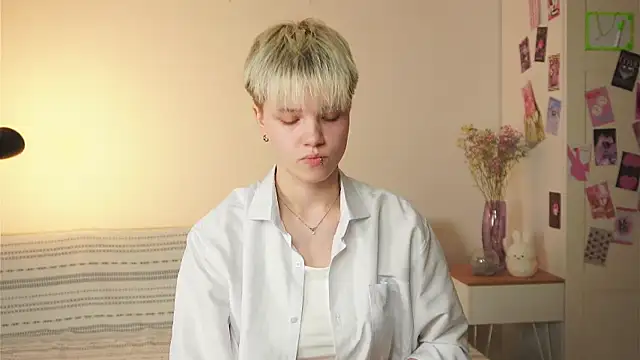 Snapshot of puffimini chatting on 25, 10, 2025 puffimini online show from 25, 10, 2025