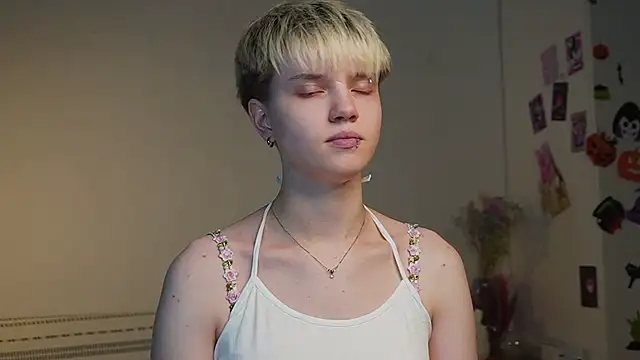 Snapshot of puffimini chatting on 21, 11, 2025 puffimini online show from 21, 11, 2025